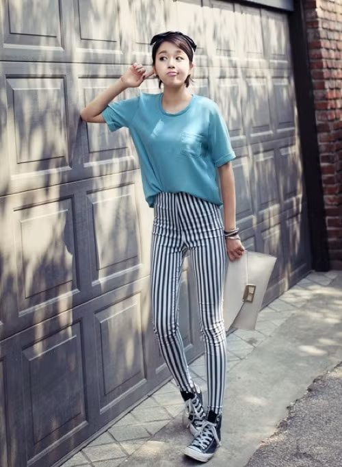 Trông cô ấy thật khỏe khoắn, năng động. Trông cô ấy thật khỏe khoắn, năng động.