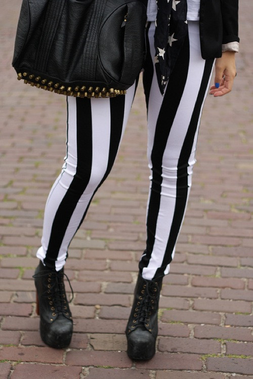 Legging kẻ sọc, tại sao lại không nhỉ? Legging kẻ sọc, tại sao lại không nhỉ?