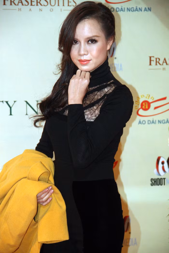 Đã từ khá lâu, Á hậu Ngọc Oanh rất ít xuất hiện trên báo chí hay trong lĩnh vực nghệ thuật. Đã từ khá lâu, Á hậu Ngọc Oanh rất ít xuất hiện trên báo chí hay trong lĩnh vực nghệ thuật.