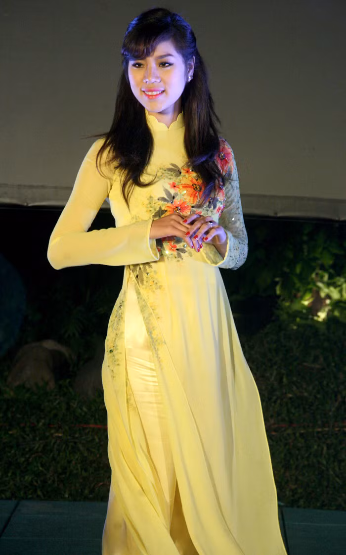 Dáng Xuân điệu đà, thướt tha!