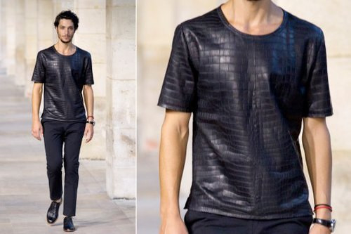 Chiếc áo phông giá 91.500 USD của Hermes. Chiếc áo phông giá 91.500 USD của Hermes.