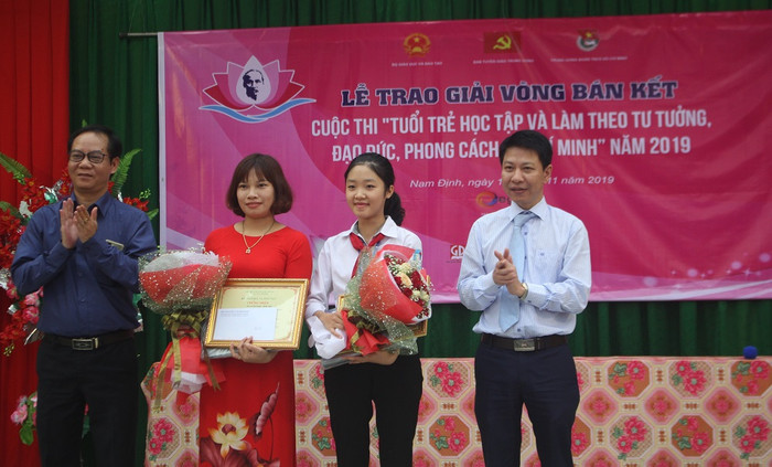 Hai cô trò trường cấp 2 Hải Phương cùng đạt giải cao trong cuộc thi năm nay (Ảnh:V.N) Hai cô trò trường cấp 2 Hải Phương cùng đạt giải cao trong cuộc thi năm nay (Ảnh:V.N)