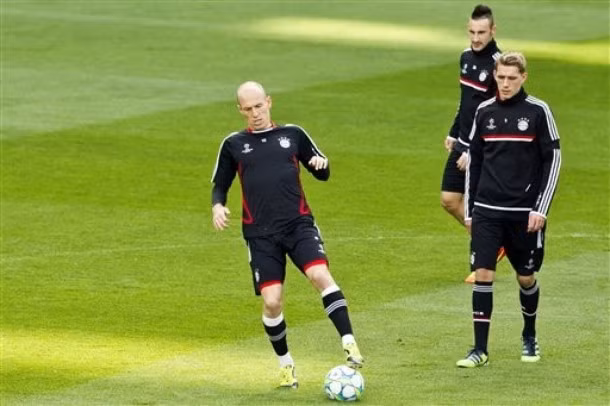 Arjen Robben có chuyến trở lại mái nhà xưa