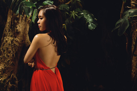 Tham gia cuộc thi Vietnam Idol 2012, Huyền Trần cũng bất ngờ với chính mình khi liên tiếp vượt qua các vòng và lọt vào Top 16.