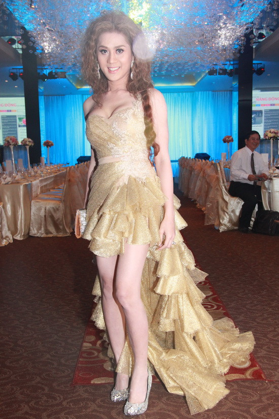 Người đẹp khoe vẻ nóng bỏng của vòng một và đôi chân nõn nà Người đẹp khoe vẻ nóng bỏng của vòng một và đôi chân nõn nà