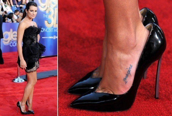 Để đi lại tự nhiên trong đôi guốc mũi nhọn vừa dốc vừa rộng thế này không phải là một vấn đề đơn giản Để đi lại tự nhiên trong đôi guốc mũi nhọn vừa dốc vừa rộng thế này không phải là một vấn đề đơn giản