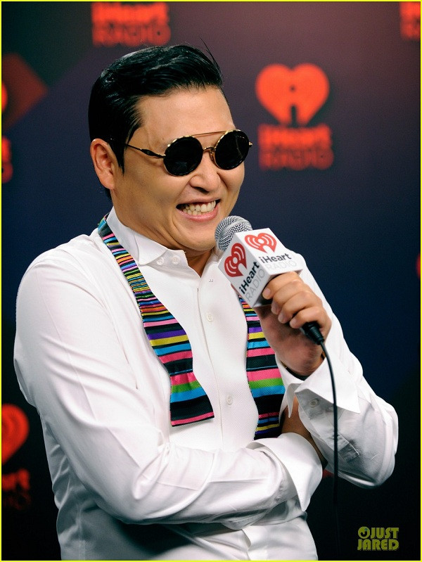 Chút điểm nhấn màu sắc với bow - tie không thắt Chút điểm nhấn màu sắc với bow - tie không thắt