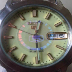 Xe đạp pơ giô (trên), đồng hồ Poljot và đồng hồ Seiko Xe đạp pơ giô (trên), đồng hồ Poljot và đồng hồ Seiko