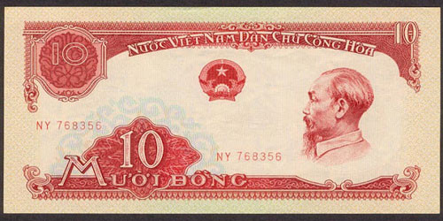 Để hoàn thiện cho phong cách, chắc chắn phải có...tờ 10 đồng đút ngay ngắn vào túi áo trước ngực Để hoàn thiện cho phong cách, chắc chắn phải có...tờ 10 đồng đút ngay ngắn vào túi áo trước ngực