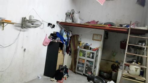 Căn phòng trọ mà cả gia đình nghi can Tiến ở thuê tại xã Nhị Bình, huyện Hóc Môn (ảnh: Thế Quân) Căn phòng trọ mà cả gia đình nghi can Tiến ở thuê tại xã Nhị Bình, huyện Hóc Môn (ảnh: Thế Quân)