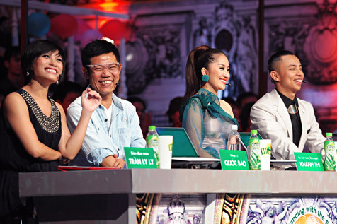 Sau 5 đêm thi của Bước nhảy hoàn vũ, nhạc sĩ Quốc Bảo - nhạc sĩ của những tình khúc nổi tiếng… sẽ chính thức rời khỏi chiếc ghế BGK. Thông tin được khẳng định từ ông Lương Minh – thành viên BTC của Bước nhảy hoàn vũ. Sau 5 đêm thi của Bước nhảy hoàn vũ, nhạc sĩ Quốc Bảo - nhạc sĩ của những tình khúc nổi tiếng… sẽ chính thức rời khỏi chiếc ghế BGK. Thông tin được khẳng định từ ông Lương Minh – thành viên BTC của Bước nhảy hoàn vũ.