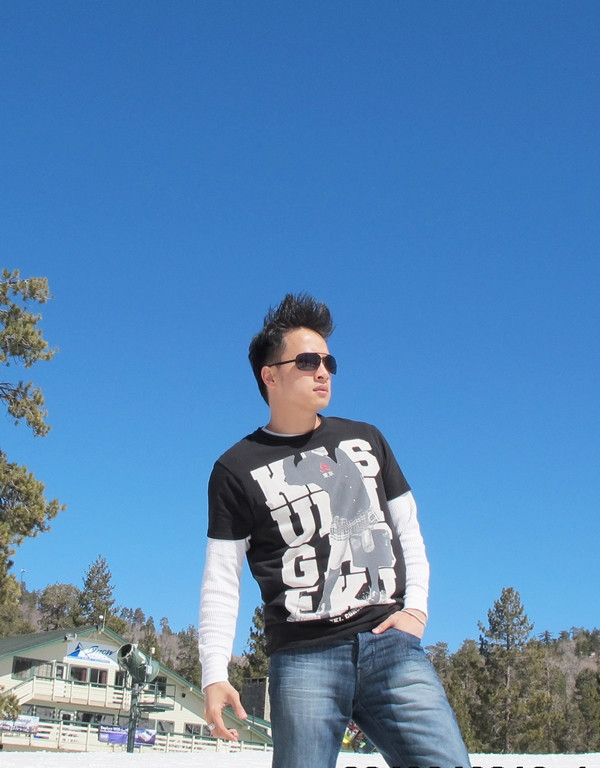 Mới đây trên cộng động mạng xôn xao chuyện Cao Thái Sơn bị "tố" sống 2 mặt bởi một Facebooker. Câu chuyện bắt đầu khi người này liên tục đưa ra những thông tin “úp mở” chia sẻ: “một ca sĩ ở Việt Nam đích thị là gay và sống bằng 2 bộ mặt” đồng thời tuyên bố sẽ lật mặt người ca sĩ này trong thời gian sớm nhất trên trang cá nhân của mình. Được biết Facebooker này là một Việt kiều sống tại Mỹ. Mới đây trên cộng động mạng xôn xao chuyện Cao Thái Sơn bị "tố" sống 2 mặt bởi một Facebooker. Câu chuyện bắt đầu khi người này liên tục đưa ra những thông tin “úp mở” chia sẻ: “một ca sĩ ở Việt Nam đích thị là gay và sống bằng 2 bộ mặt” đồng thời tuyên bố sẽ lật mặt người ca sĩ này trong thời gian sớm nhất trên trang cá nhân của mình. Được biết Facebooker này là một Việt kiều sống tại Mỹ.