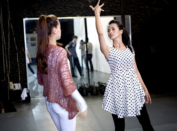 Free style trong khiêu vũ là bài nhảy sử dụng ngôn ngữ của tất cả các vũ điệu. Yếu tố 'mở' này đòi hỏi các thí sinh phải thể hiện sự sáng tạo để ghi điểm với các giám khảo. Trong mùa trước, quán quân Thu Minh từng thành công khi đưa âm nhạc, hình thái của điệu nhảy hip hop hiện đại vào, khiến tiết mục của cô đầy cuốn hút. (Theo Ngôi Sao) Free style trong khiêu vũ là bài nhảy sử dụng ngôn ngữ của tất cả các vũ điệu. Yếu tố 'mở' này đòi hỏi các thí sinh phải thể hiện sự sáng tạo để ghi điểm với các giám khảo. Trong mùa trước, quán quân Thu Minh từng thành công khi đưa âm nhạc, hình thái của điệu nhảy hip hop hiện đại vào, khiến tiết mục của cô đầy cuốn hút. (Theo Ngôi Sao)