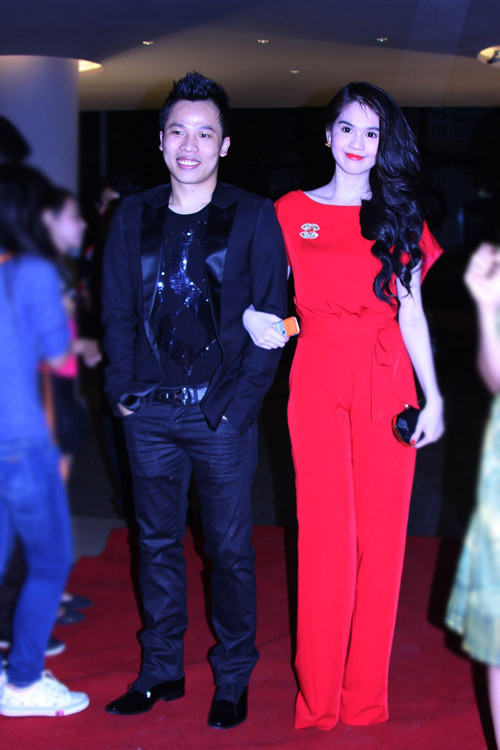 Scandal phát ngôn ngô nghê chưa kịp lắng xuống thì tối 17/5, Ngọc Trinh tiếp tục có phát ngôn mang tính ‘ảo tưởng’ bản thân đang được xã hội tôn vinh, trọng vọng khi tham gia một sự kiện. Scandal phát ngôn ngô nghê chưa kịp lắng xuống thì tối 17/5, Ngọc Trinh tiếp tục có phát ngôn mang tính ‘ảo tưởng’ bản thân đang được xã hội tôn vinh, trọng vọng khi tham gia một sự kiện.