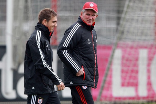 Nụ cười hiếm hoi của HLV Jupp Henyckes và đội trưởng Philipp Lahm Nụ cười hiếm hoi của HLV Jupp Henyckes và đội trưởng Philipp Lahm