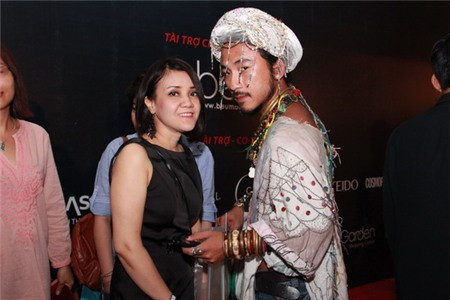 Thoạt nhìn, ai cũng nghĩ đây là một khách mời đến từ Ả Rập hoặc Ấn Độ. Thực tế Johnny là một anh chàng "thuần Việt".