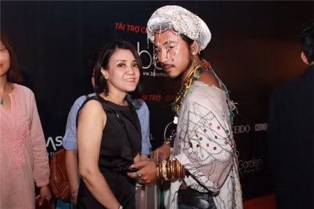 Thoạt nhìn, ai cũng nghĩ đây là một khách mời đến từ Ả Rập hoặc Ấn Độ. Thực tế Johnny là một anh chàng "thuần Việt".