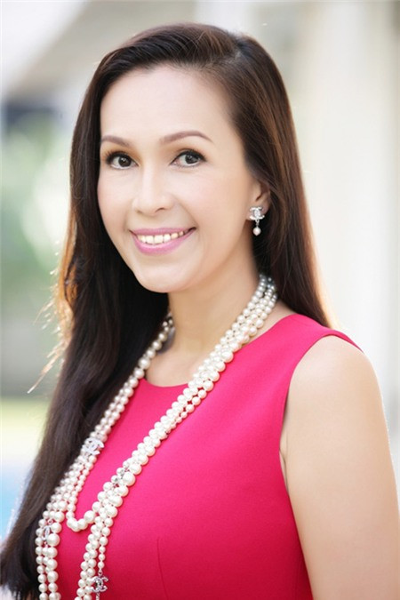 Xấp xỉ tuổi ngũ tuần, Diễm My vẫn là quý bà tràn đầy sức sống và lôi cuốn. Cô không chỉ có một khuôn mặt đẹp mà còn sở hữu vóc dáng thon gọn nhỏ nhắn. Ngay chính Việt Trinh cũng từng thú nhận rằng ngày bé khi nhìn thấy Diễm My, cô cứ ngỡ mình được nhìn thấy... Tiên. Hiện tại, Diễm My là người phụ nữ có địa vị và chỗ đứng trong giới giải trí. Xấp xỉ tuổi ngũ tuần, Diễm My vẫn là quý bà tràn đầy sức sống và lôi cuốn. Cô không chỉ có một khuôn mặt đẹp mà còn sở hữu vóc dáng thon gọn nhỏ nhắn. Ngay chính Việt Trinh cũng từng thú nhận rằng ngày bé khi nhìn thấy Diễm My, cô cứ ngỡ mình được nhìn thấy... Tiên. Hiện tại, Diễm My là người phụ nữ có địa vị và chỗ đứng trong giới giải trí.