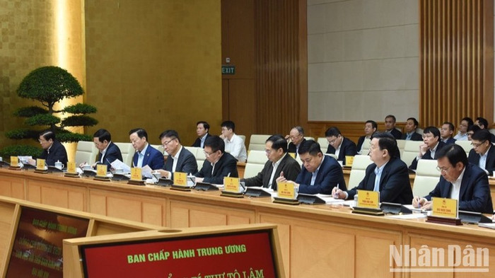 Các đồng chí lãnh đạo là thành viên Tiểu ban Kinh tế-Xã hội tham dự cuộc làm việc. (Ảnh: Trần Hải) Các đồng chí lãnh đạo là thành viên Tiểu ban Kinh tế-Xã hội tham dự cuộc làm việc. (Ảnh: Trần Hải)