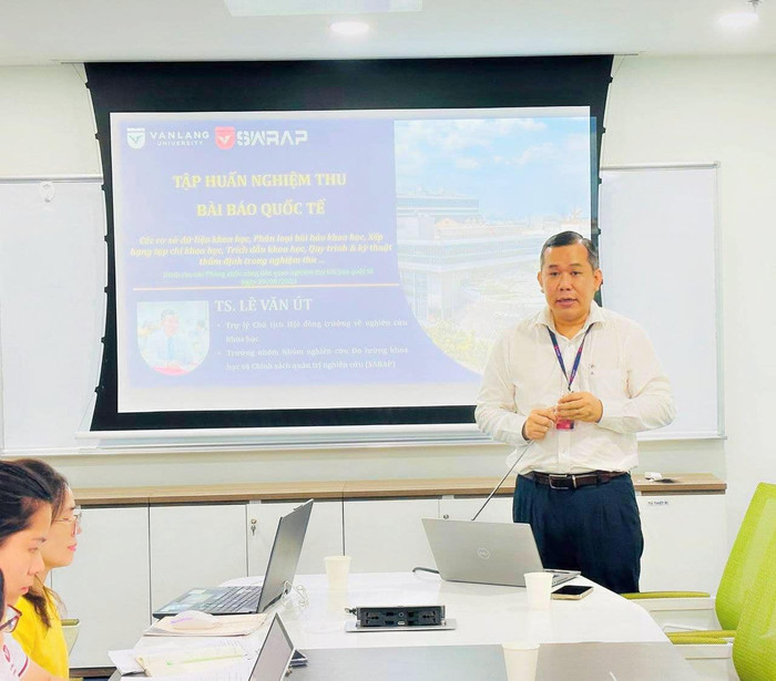 Tiến sĩ Lê Văn Út - Trợ lý Chủ tịch Hội đồng trường về Nghiên cứu khoa học & Trưởng nhóm Nhóm Nghiên cứu Đo lường Khoa học và Chính sách Quản trị Nghiên cứu (SARAP), Trường Đại học Văn Lang. Ảnh: Trường Đại học Văn Lang. ts ut.jpeg