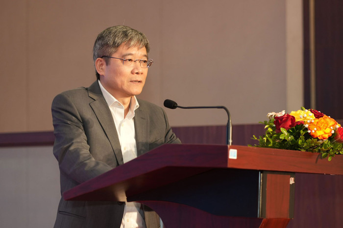 Tiến sĩ, Bác sĩ Phùng Nam Lâm - Phó Tổng giám đốc Chuyên môn Hệ thống Y tế Vinmec trình bày tham luận về dự án Xây dựng Hệ thống Cấp cứu trước viện. Anh 5 (7).jpg