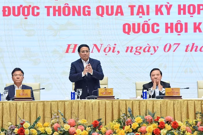 Thủ tướng Phạm Minh Chính chủ trì Hội nghị trực tuyến toàn quốc quán triệt, triển khai thi hành các luật, nghị quyết vừa được thông qua tại Kỳ họp bất thường lần thứ 9 Quốc hội khóa XV. Ảnh: VGP/Nhật Bắc