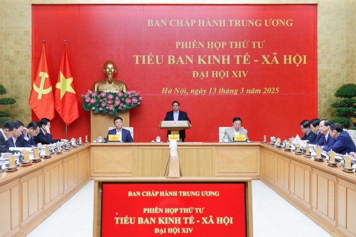 Thủ tướng nhấn mạnh tư duy, phương pháp luận, cách tiếp cận trong tiếp tục hoàn thiện dự thảo Báo cáo Kinh tế-xã hội. Ảnh: VGP/Nhật Bắc Thủ tướng nhấn mạnh tư duy, phương pháp luận, cách tiếp cận trong tiếp tục hoàn thiện dự thảo Báo cáo Kinh tế-xã hội. Ảnh: VGP/Nhật Bắc