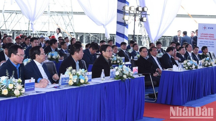 Thủ tướng Phạm Minh Chính và các đồng chí lãnh đạo, các đại biểu tham dự buổi lễ. (Ảnh: Trần Hải) Thủ tướng Phạm Minh Chính và các đồng chí lãnh đạo, các đại biểu tham dự buổi lễ. (Ảnh: Trần Hải)