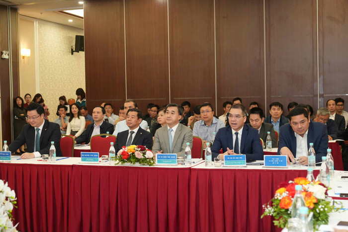 Hội thảo có sự tham gia của Thứ trưởng Bộ Y tế Trần Văn Thuấn cùng lãnh đạo các đơn vị bộ, ngành, địa phương, đại diện Tập đoàn Vingroup và các bệnh viện. Anh 1 (63).jpg