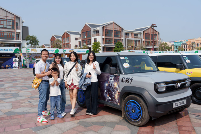 Hơn cả một cuộc thi cá nhân hóa xe đơn thuần, “Sáng tạo Chất riêng, Độc bản Cá tính” là sân chơi kết nối cộng đồng chủ xe và những người yêu thích VF 3. 6 (11).JPG