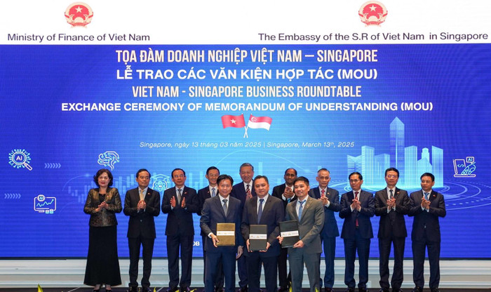 Hợp tác giữa Vietnam Airlines, SaigonTourist Group và APG Group Pte Limited nhằm nâng cao trải nghiệm du khách trên đường bay Việt Nam - Singapore. 3. Hợp tác giữa Vietnam Airlines, SaigonTourist Group và APG Group Pte Limited nhằm nâng cao trải nghiệm du khách trên đường bay Việt Nam - Singapore.jpg