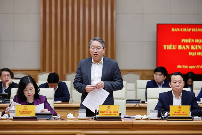 Bộ trưởng Bộ Tư pháp Nguyễn Hải Ninh phát biểu tại phiên họp. Ảnh: VGP/Nhật Bắc Bộ trưởng Bộ Tư pháp Nguyễn Hải Ninh phát biểu tại phiên họp. Ảnh: VGP/Nhật Bắc