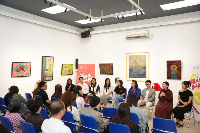 Buổi giao lưu giữa các nghệ sĩ, tác giả trẻ với khán giả giúp kết nối cảm xúc và lan tỏa giá trị nghệ thuật. Anh 2.jpg