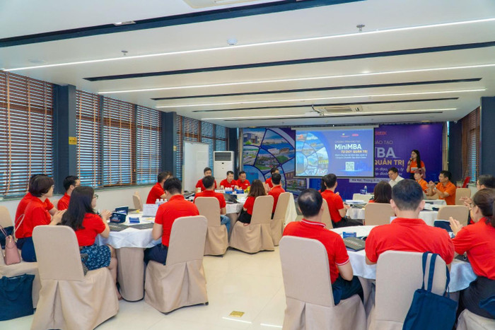Chương trình đào tạo Global Mini MBA dành cho Lãnh đạo và Quản lý cấp cao của Tập đoàn GELEX. Chương trình đào tạo Global Mini MBA dành cho Lãnh đạo và Quản lý cấp cao của Tập đoàn GELEX.