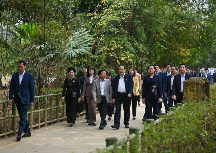 Chủ tịch Quốc hội Trần Thanh Mẫn và Đoàn công tác thăm Khu di tích Quốc gia đặc biệt Tân Trào. (Ảnh: Duy Linh)