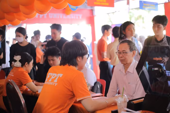Phụ huynh có thể sử dụng công cụ SchoolRank để tra cứu kết quả xếp hạng học tập của con so với mặt bằng chung một cách nhanh chóng, tiện lợi.