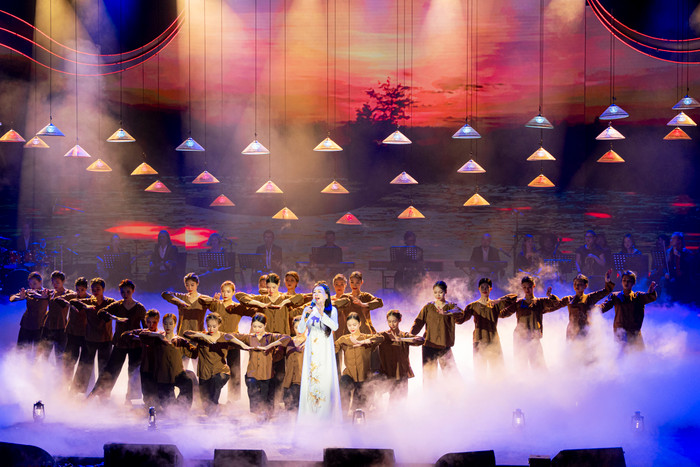 Ảnh 2-Chương trình nghệ thuật “Đảng trong mùa xuân đại thắng” tại Đà Nẵng.jpg.jpg