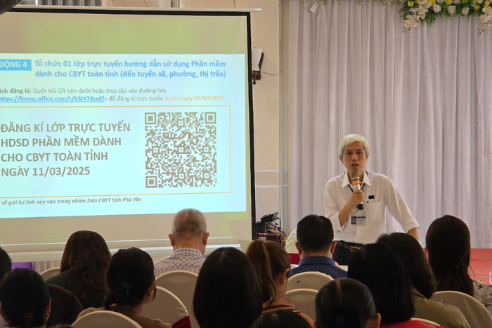 Bác sĩ Trần Duy Thuận - Phó Giám đốc Trung tâm kiểm soát bệnh tật tỉnh Phú Yên chỉ đạo triển khai Phần mềm. Bác sĩ Trần Duy Thuận - Phó Giám đốc Trung tâm kiểm soát bệnh tật tỉnh Phú Yên chỉ đạo triển khai Phần mềm.