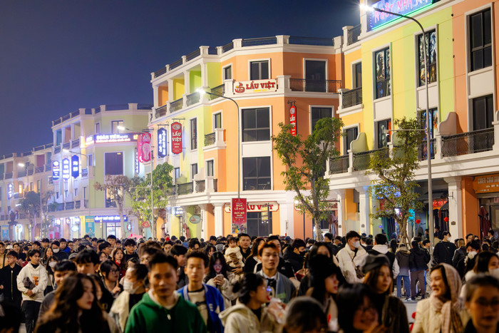 Chiến lược kiến tạo điểm đến có 1-0-2 của Vinhomes đã mang tới Thành phố Đảo Hoàng gia sự sôi động không ngừng. A4.jpg