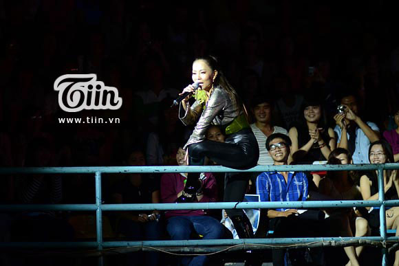 Gần đây, cô trở nên hot hơn khi trở thành giám khảo chương trình The Voice (Theo Tiin) Gần đây, cô trở nên hot hơn khi trở thành giám khảo chương trình The Voice (Theo Tiin)