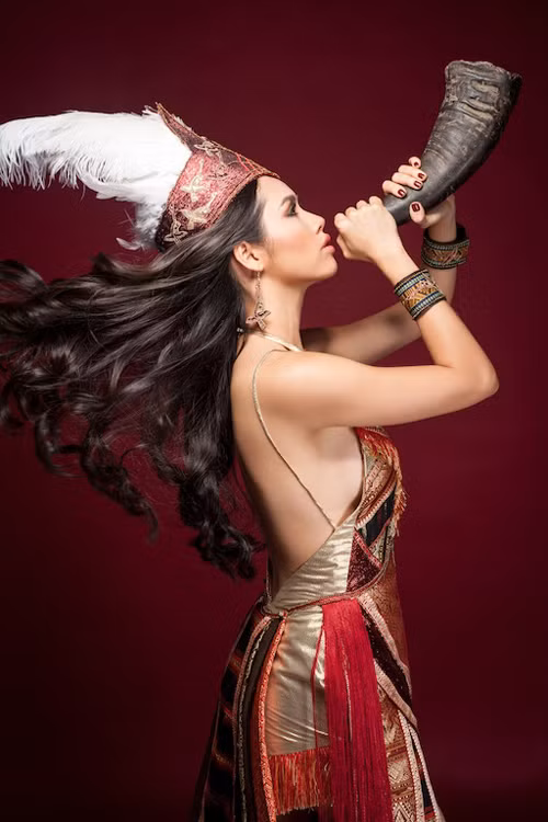 Đại diện Việt Nam mang theo 7 món quà đặc biệt để bán đấu giá và đóng góp cho hoạt động từ thiện tại Trung Quốc. Theo format mới của cuộc thi Hoa hậu Thế giới năm nay, ban tổ chức yêu cầu tất cả thí sinh phải chuẩn bị những món quà tặng để tham gia hoạt động từ thiện trong các ngày từ 31/7 đến 2/8 tại Trung Quốc.