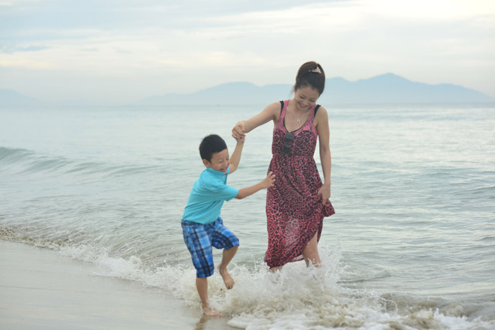 Khoảnh khắc hạnh phúc, vui vẻ của 2 mẹ con (Giaoduc.net.vn) Khoảnh khắc hạnh phúc, vui vẻ của 2 mẹ con (Giaoduc.net.vn)