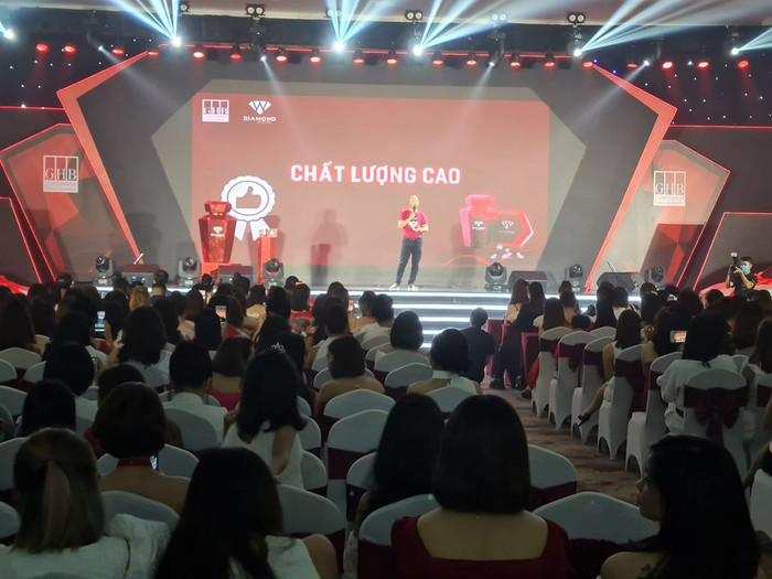 Buổi giới thiệu sản phẩm Diamon White tổ chức ở Thành phố Hồ Chí Minh ngày 17/10 (ảnh: P.L) Buổi giới thiệu sản phẩm Diamon White tổ chức ở Thành phố Hồ Chí Minh ngày 17/10 (ảnh: P.L)
