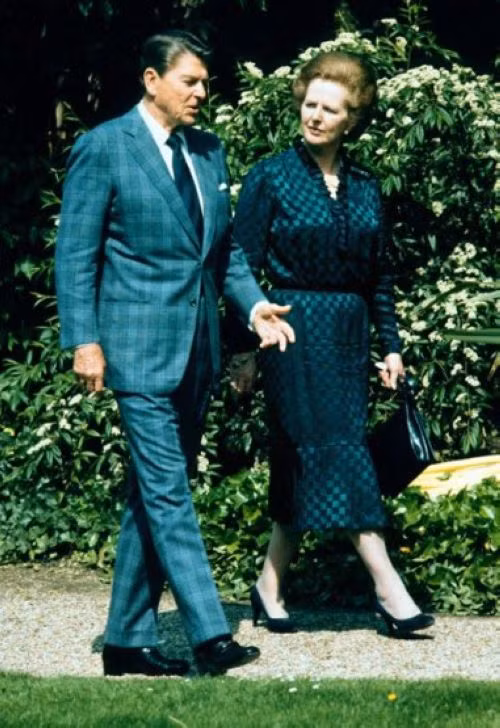 Màu sắc “Bà Đầm Thép” chọn lựa cũng rất nhã nhặn