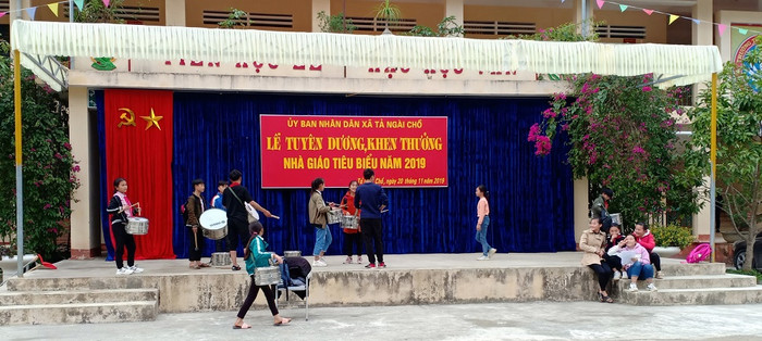 Học sinh trường cấp 2 Tả Ngài Chồ tập văn nghệ cho ngày 20-11 (Ảnh:V.N) Học sinh trường cấp 2 Tả Ngài Chồ tập văn nghệ cho ngày 20-11 (Ảnh:V.N)