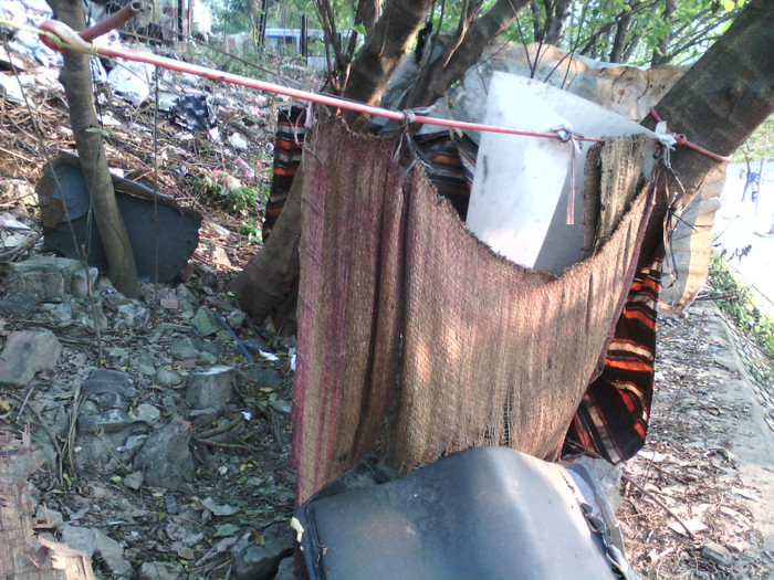 Còn đây là "khu nhà vệ sinh chung" của 3 gia đình