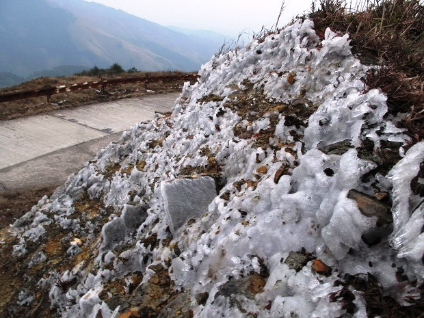 Đỉnh Mẫu Sơn được cho là một trong nhiều nơi có nhiệt độ thấp ở Việt Nam. Mùa Đông đến, đỉnh Mẫu Sơn thường xuyên có băng tuyết bao phủ Đỉnh Mẫu Sơn được cho là một trong nhiều nơi có nhiệt độ thấp ở Việt Nam. Mùa Đông đến, đỉnh Mẫu Sơn thường xuyên có băng tuyết bao phủ