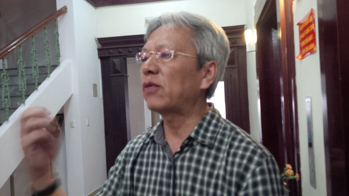 Tiến sĩ Nguyễn Sỹ Dũng cho rằng, thu phí BOT hiện nay như trấn lột (ảnh: Vũ Phương). Tiến sĩ Nguyễn Sỹ Dũng cho rằng, thu phí BOT hiện nay như trấn lột (ảnh: Vũ Phương).