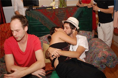 Hình ảnh Mai Khôi vô tư hôn bạn trai trong một sự kiện. Hình ảnh Mai Khôi vô tư hôn bạn trai trong một sự kiện.