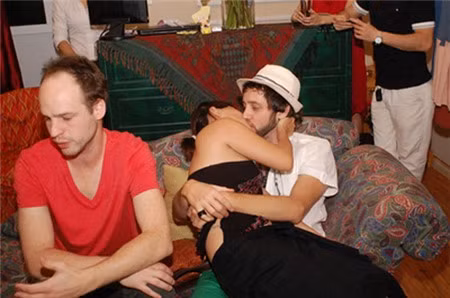 Hình ảnh Mai Khôi vô tư hôn bạn trai trong một sự kiện. Hình ảnh Mai Khôi vô tư hôn bạn trai trong một sự kiện.